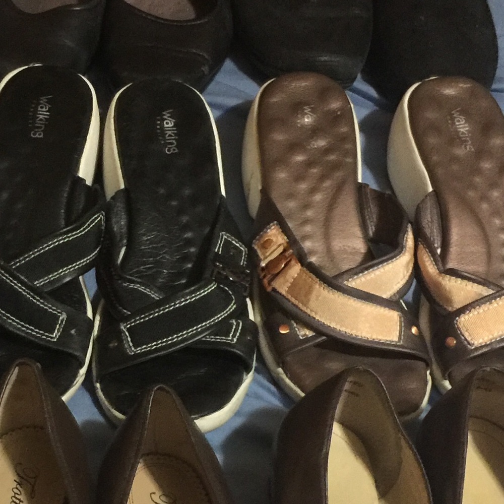 2pr sandles black and brown